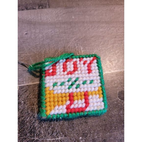 Knitted felt Joy Trumpet Green white ornament xmas - Picture 2 of 3